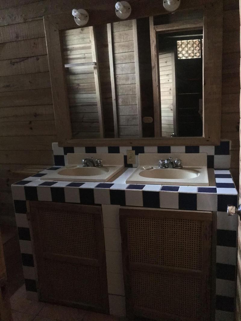 Roatan Bed & Breakfast Apartments image