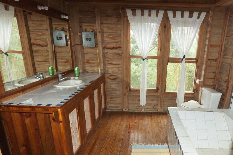 Roatan Bed & Breakfast Apartments image