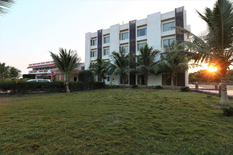 Goverdhan Greens Resort Dwarka image