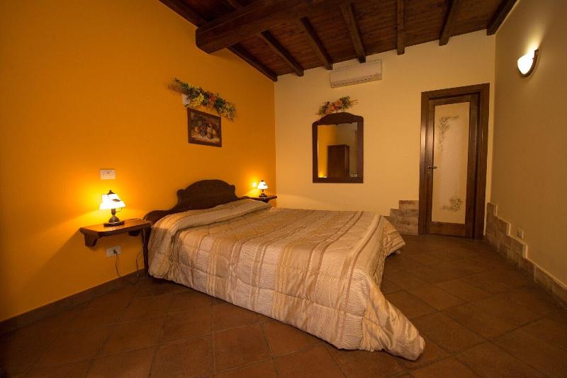 Casale Poggio Nebbia image