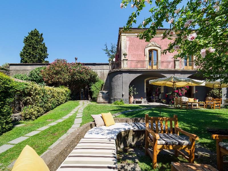 Monaci delle Terre Nere image