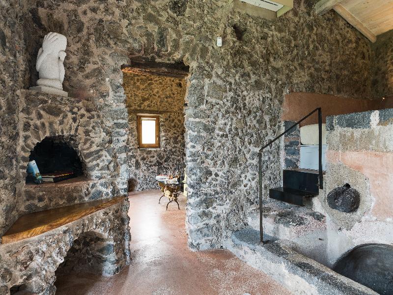 Monaci delle Terre Nere image