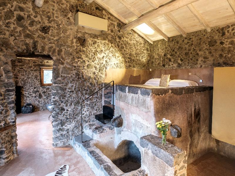 Monaci delle Terre Nere image