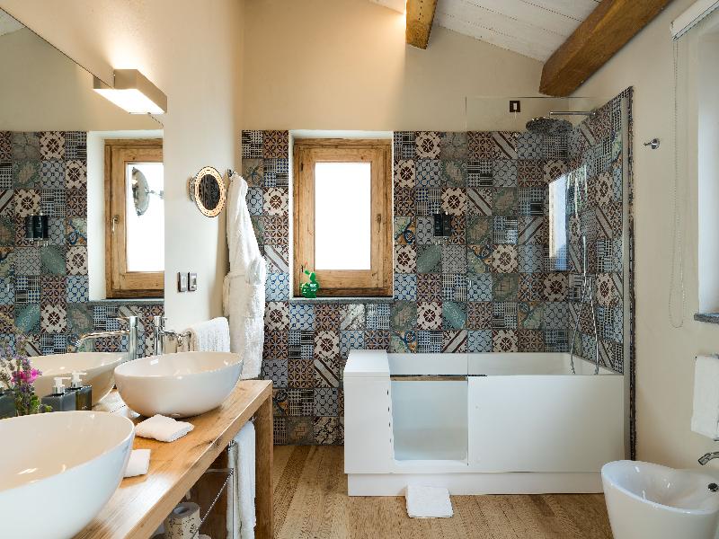Monaci delle Terre Nere image