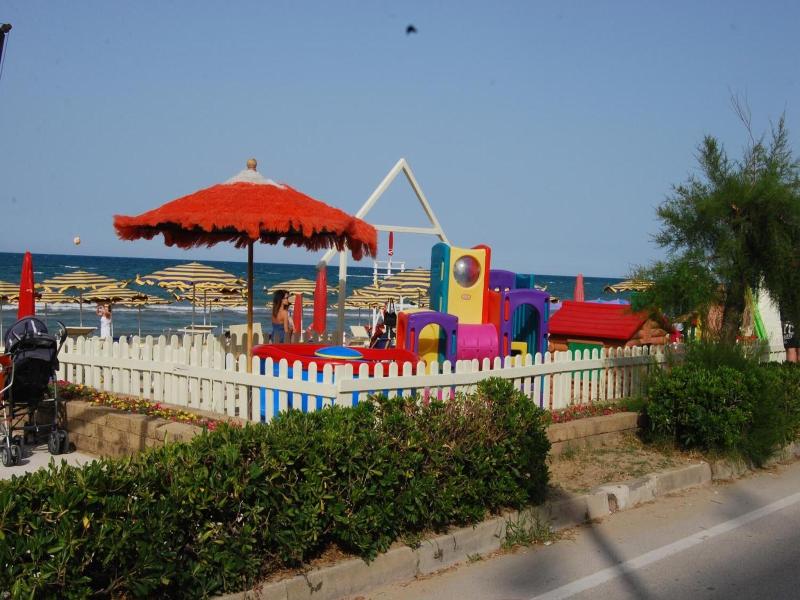 Hotel Caravel image