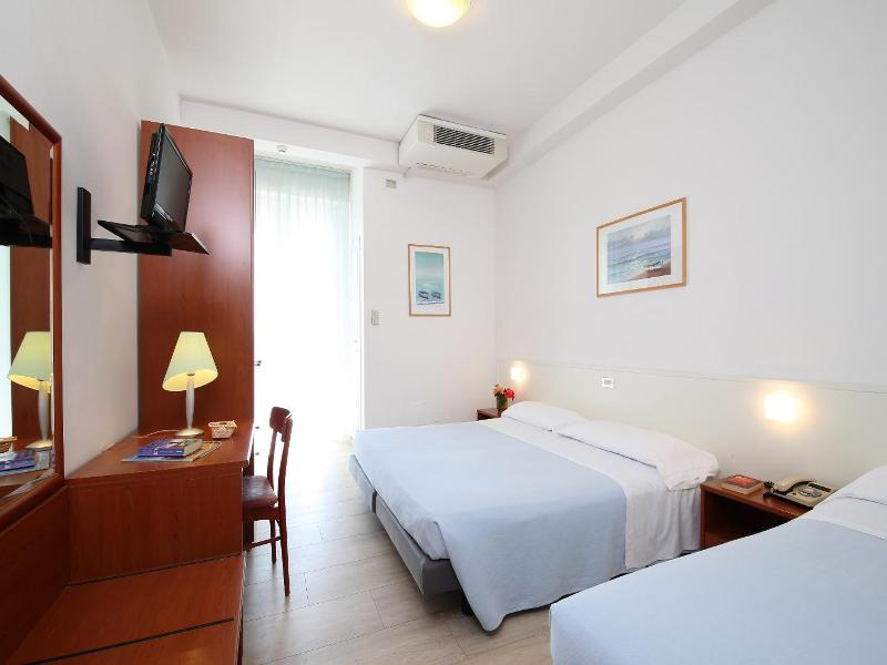Hotel Caravel image