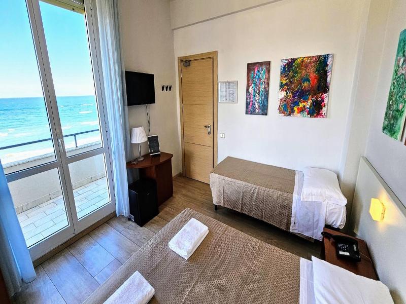 Hotel Caravel image