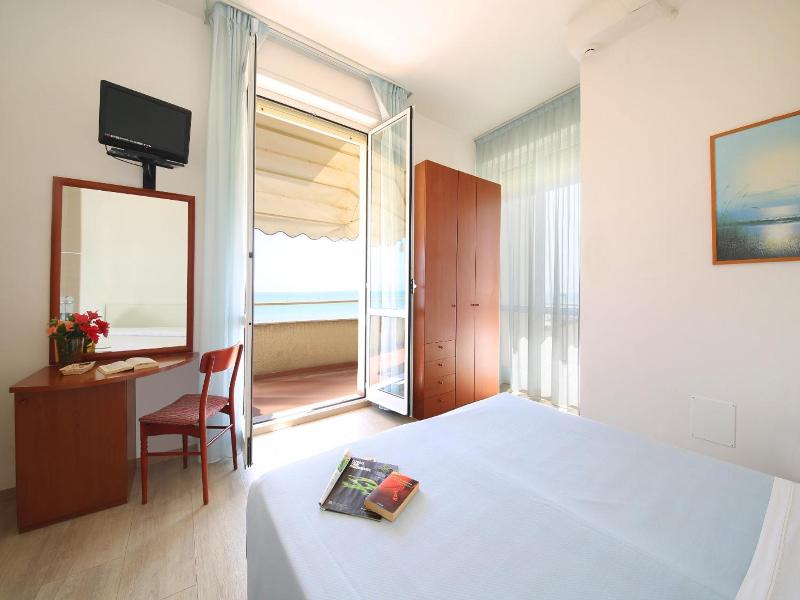 Hotel Caravel image