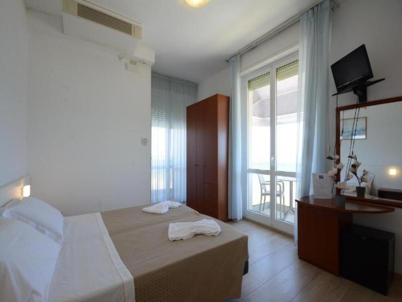 Hotel Caravel image