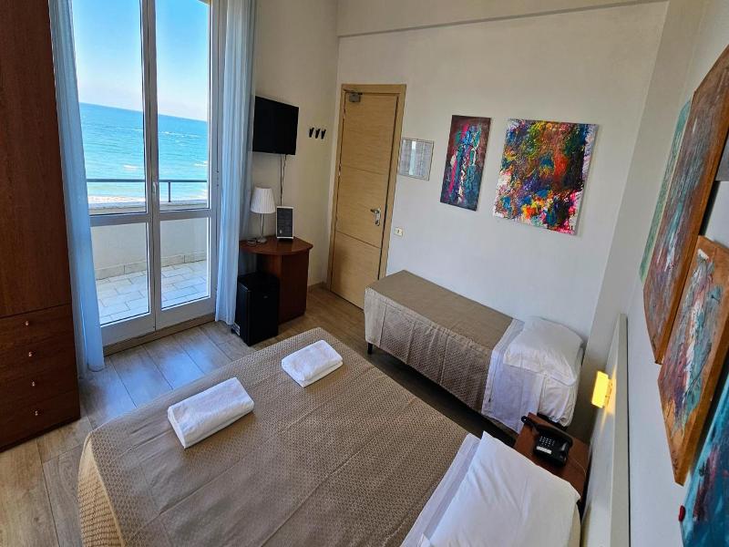 Hotel Caravel image