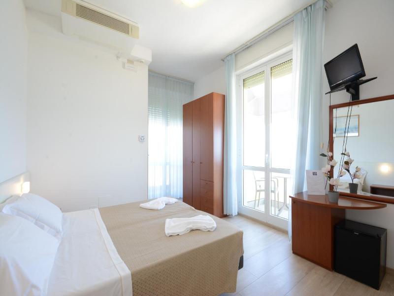 Hotel Caravel image