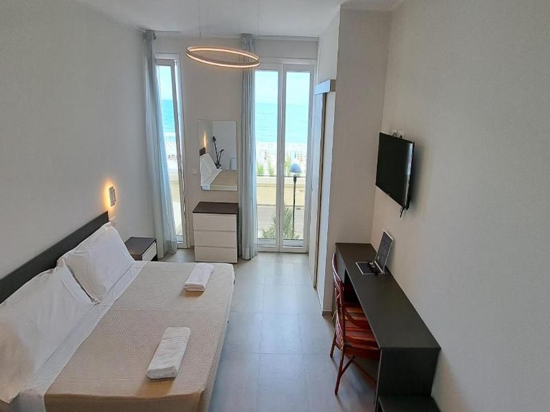 Hotel Caravel image