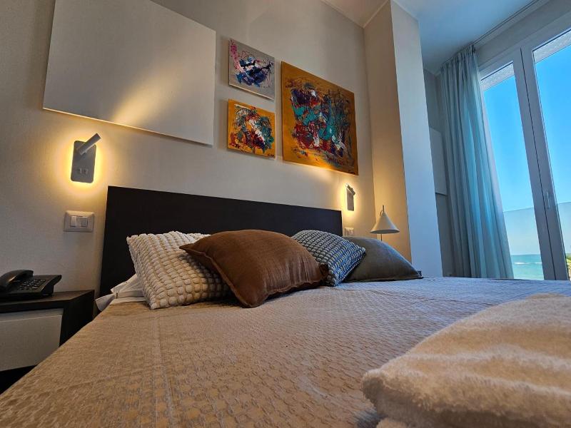 Hotel Caravel image