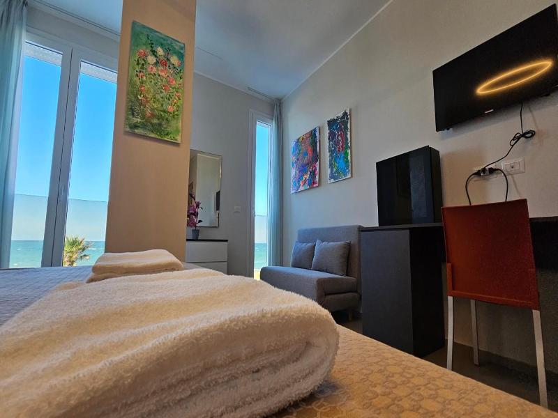 Hotel Caravel image