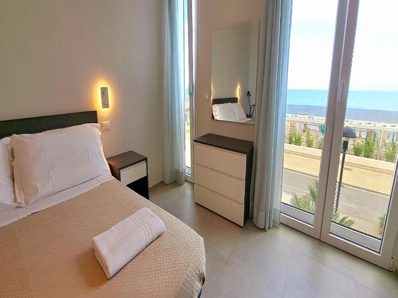 Hotel Caravel image