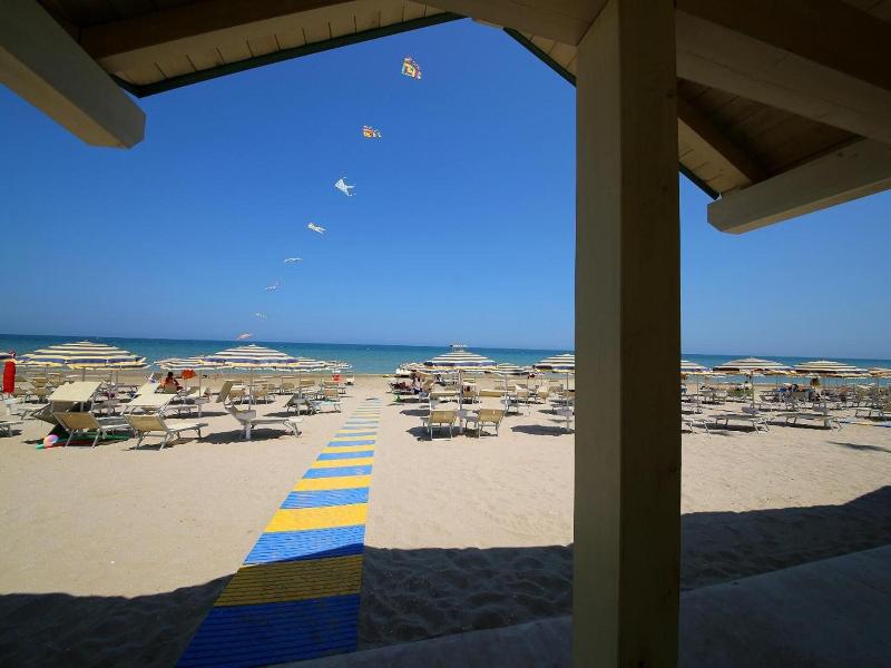 Hotel Caravel image