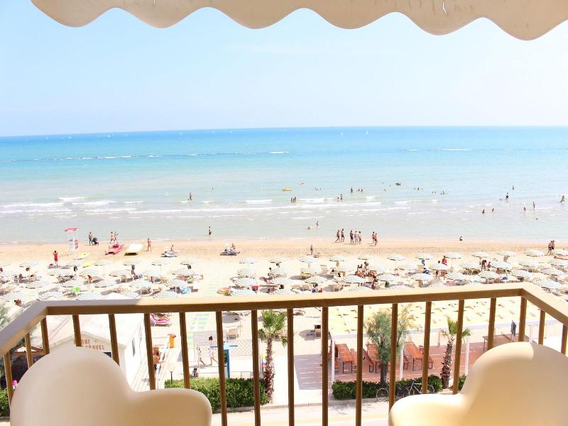 Hotel Caravel image