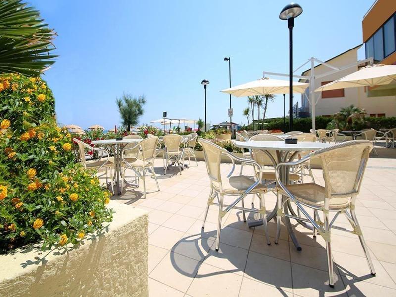 Hotel Caravel image