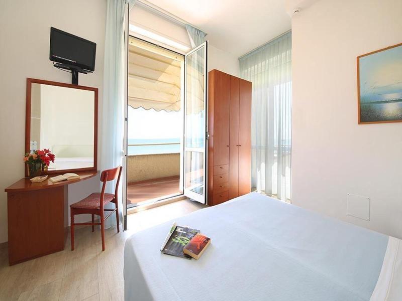 Hotel Caravel image