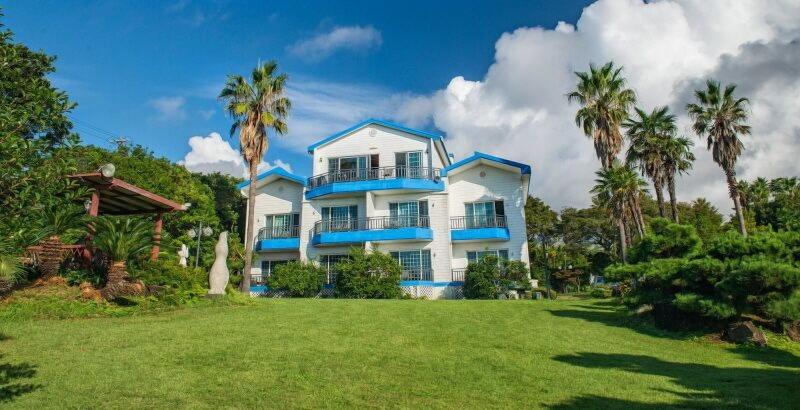 Beachside Whitehouse image