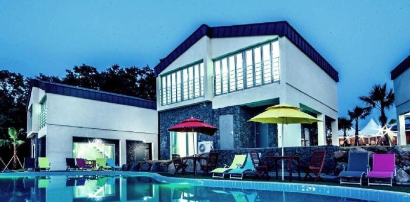 Pool & Villa Sorang image