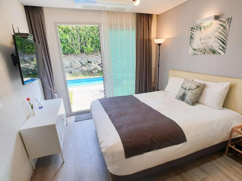 Pool & Villa Sorang image