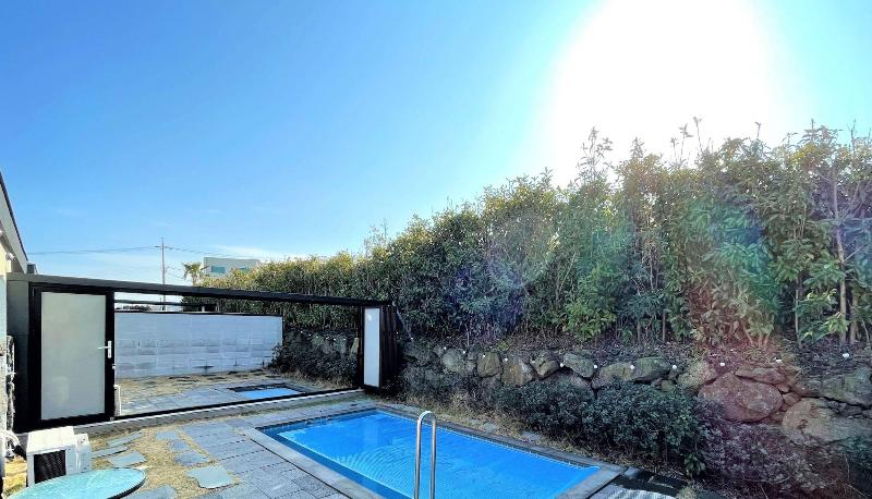 Pool & Villa Sorang image