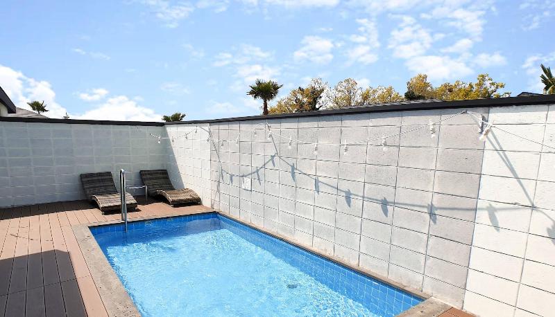 Pool & Villa Sorang image