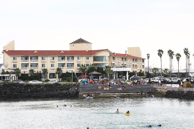 Mega Resort image