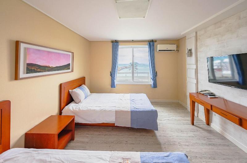 Mega Resort image
