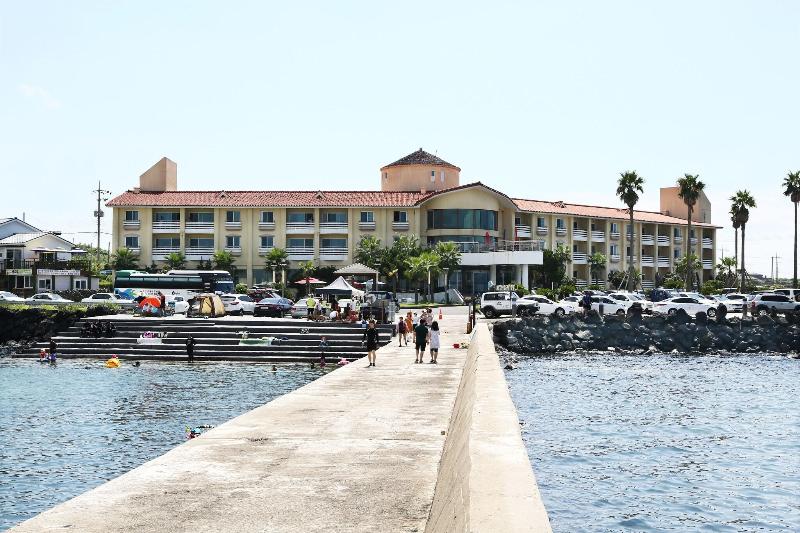 Mega Resort image