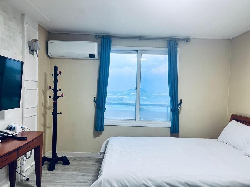 Mega Resort image