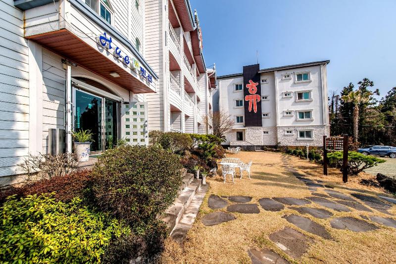 Jungmun JejuHue Pension image