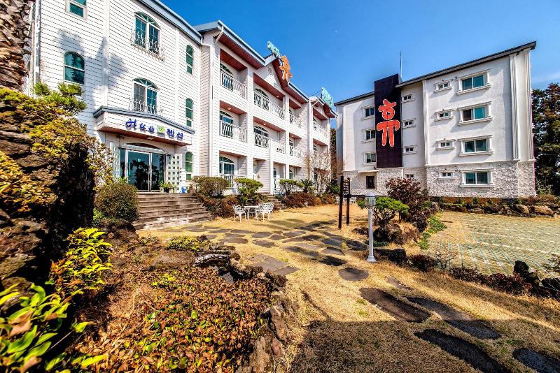 Jungmun JejuHue Pension image