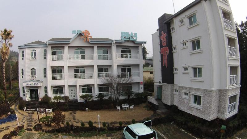 Jungmun JejuHue Pension image