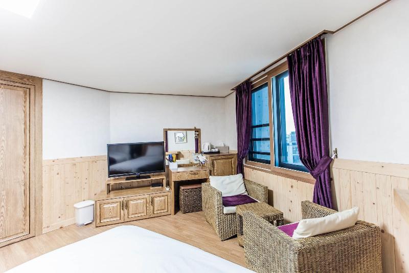 Cheonjiyeon Hotel image