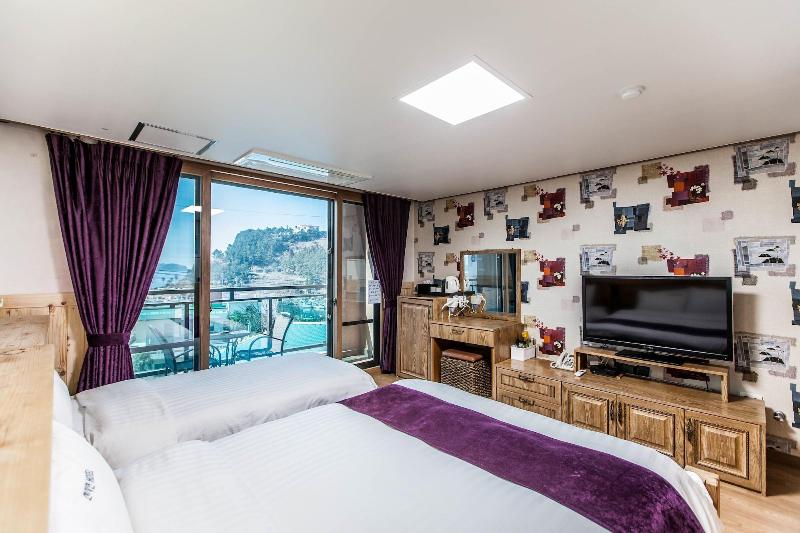 Cheonjiyeon Hotel image