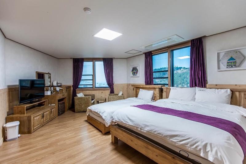 Cheonjiyeon Hotel image