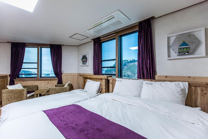 Cheonjiyeon Hotel image
