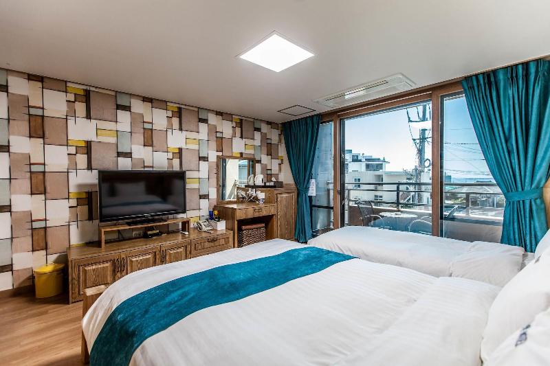 Cheonjiyeon Hotel image