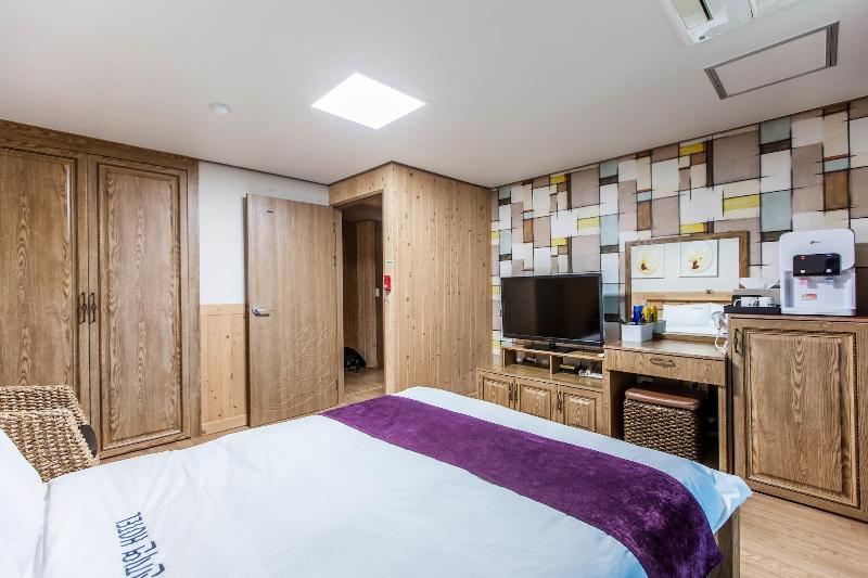 Cheonjiyeon Hotel image