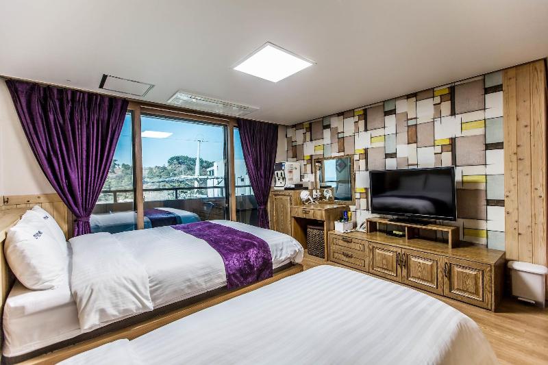 Cheonjiyeon Hotel image