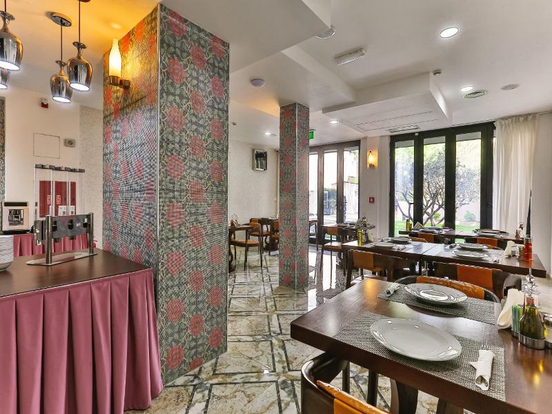 Hotel Premier image
