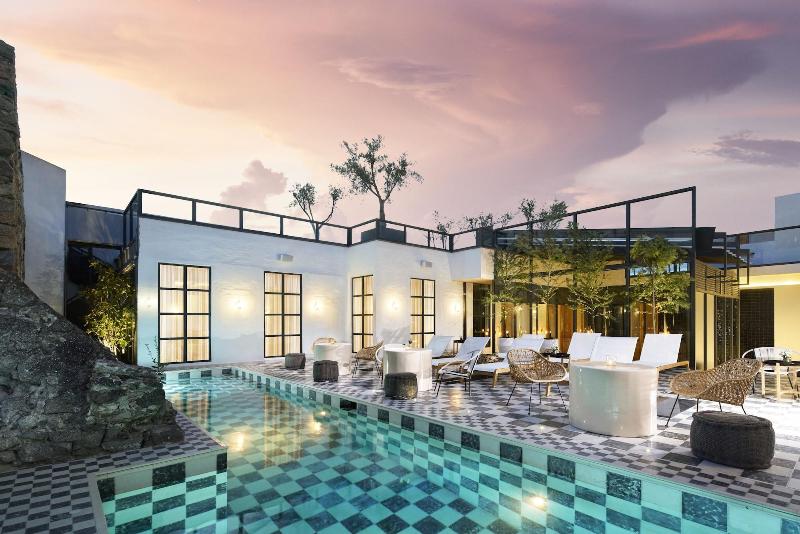 Lotel at Doce18 Concept House image