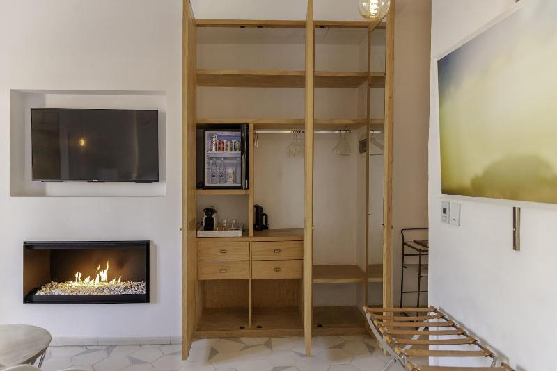 Lotel at Doce18 Concept House image