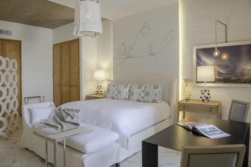 Lotel at Doce18 Concept House image