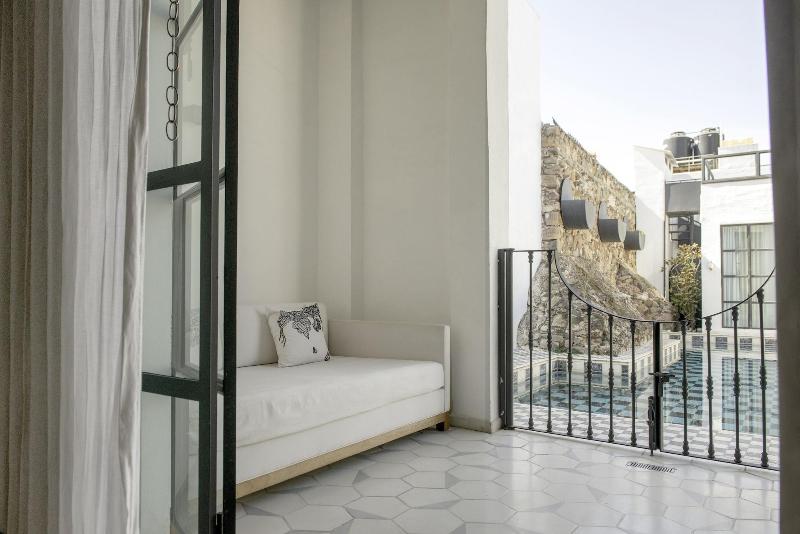 Lotel at Doce18 Concept House image