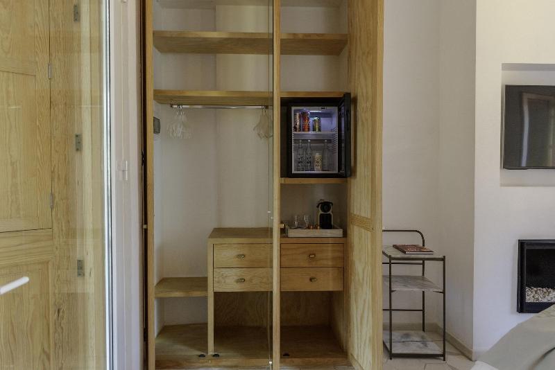 Lotel at Doce18 Concept House image
