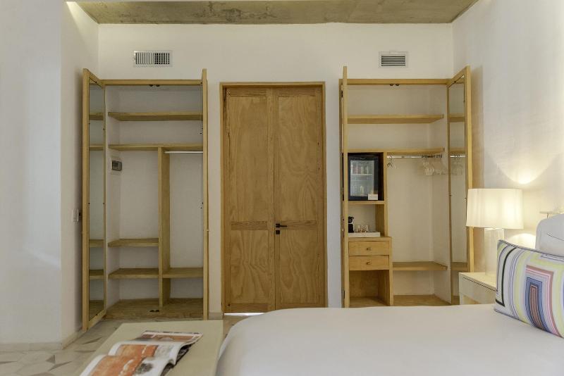 Lotel at Doce18 Concept House image