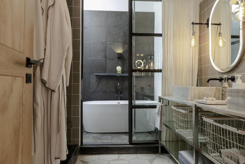 Lotel at Doce18 Concept House image